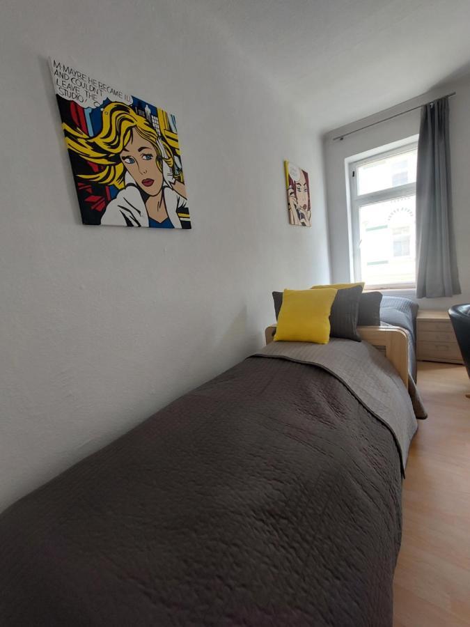 Schoene Zwei-Zimmer-Wohnung "W2" Mit 4 Einzelbetten Und Wlan In Zwenkau Bei Leipzig Im Neuseenland Exterior foto