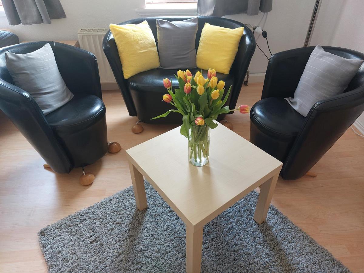 Schoene Zwei-Zimmer-Wohnung "W2" Mit 4 Einzelbetten Und Wlan In Zwenkau Bei Leipzig Im Neuseenland Exterior foto
