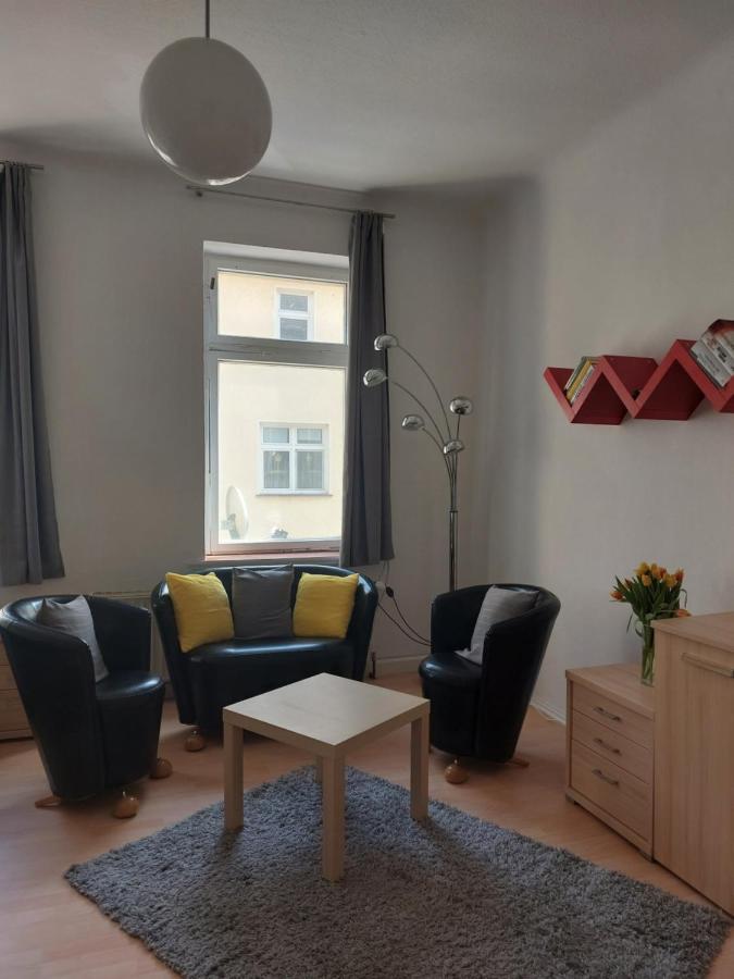 Schoene Zwei-Zimmer-Wohnung "W2" Mit 4 Einzelbetten Und Wlan In Zwenkau Bei Leipzig Im Neuseenland Exterior foto