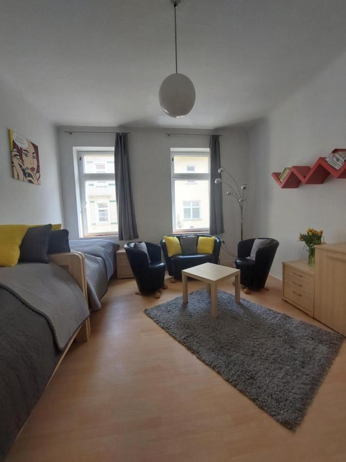 Schoene Zwei-Zimmer-Wohnung "W2" Mit 4 Einzelbetten Und Wlan In Zwenkau Bei Leipzig Im Neuseenland Exterior foto