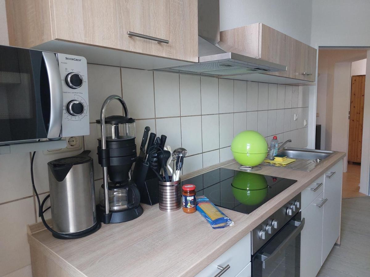 Schoene Zwei-Zimmer-Wohnung "W2" Mit 4 Einzelbetten Und Wlan In Zwenkau Bei Leipzig Im Neuseenland Exterior foto
