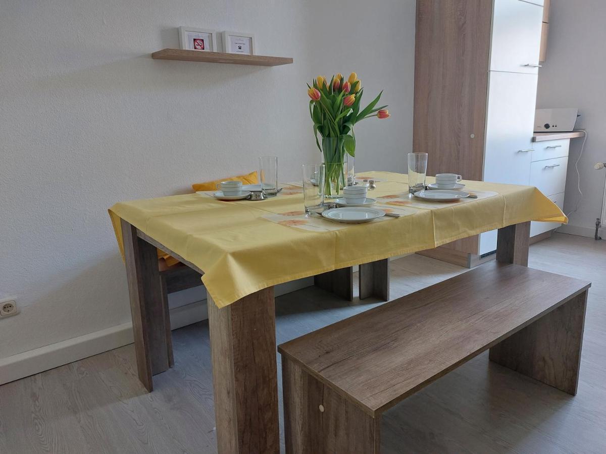 Schoene Zwei-Zimmer-Wohnung "W2" Mit 4 Einzelbetten Und Wlan In Zwenkau Bei Leipzig Im Neuseenland Exterior foto
