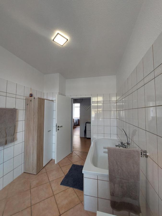 Schoene Zwei-Zimmer-Wohnung "W2" Mit 4 Einzelbetten Und Wlan In Zwenkau Bei Leipzig Im Neuseenland Exterior foto