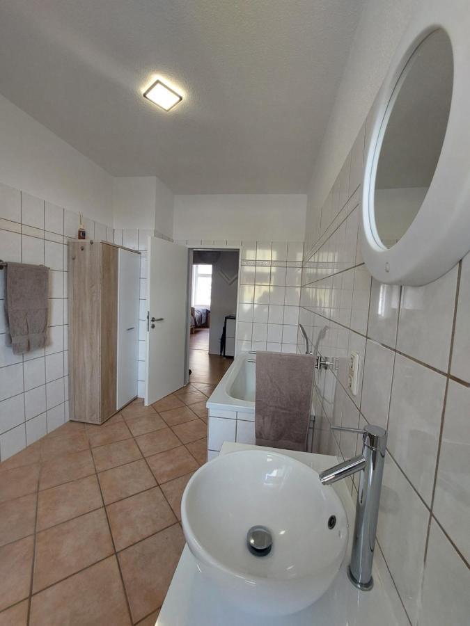 Schoene Zwei-Zimmer-Wohnung "W2" Mit 4 Einzelbetten Und Wlan In Zwenkau Bei Leipzig Im Neuseenland Exterior foto