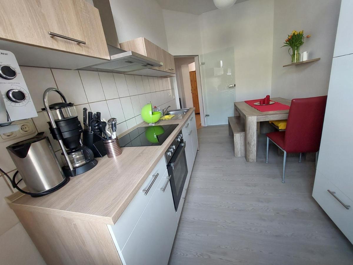 Schoene Zwei-Zimmer-Wohnung "W2" Mit 4 Einzelbetten Und Wlan In Zwenkau Bei Leipzig Im Neuseenland Exterior foto