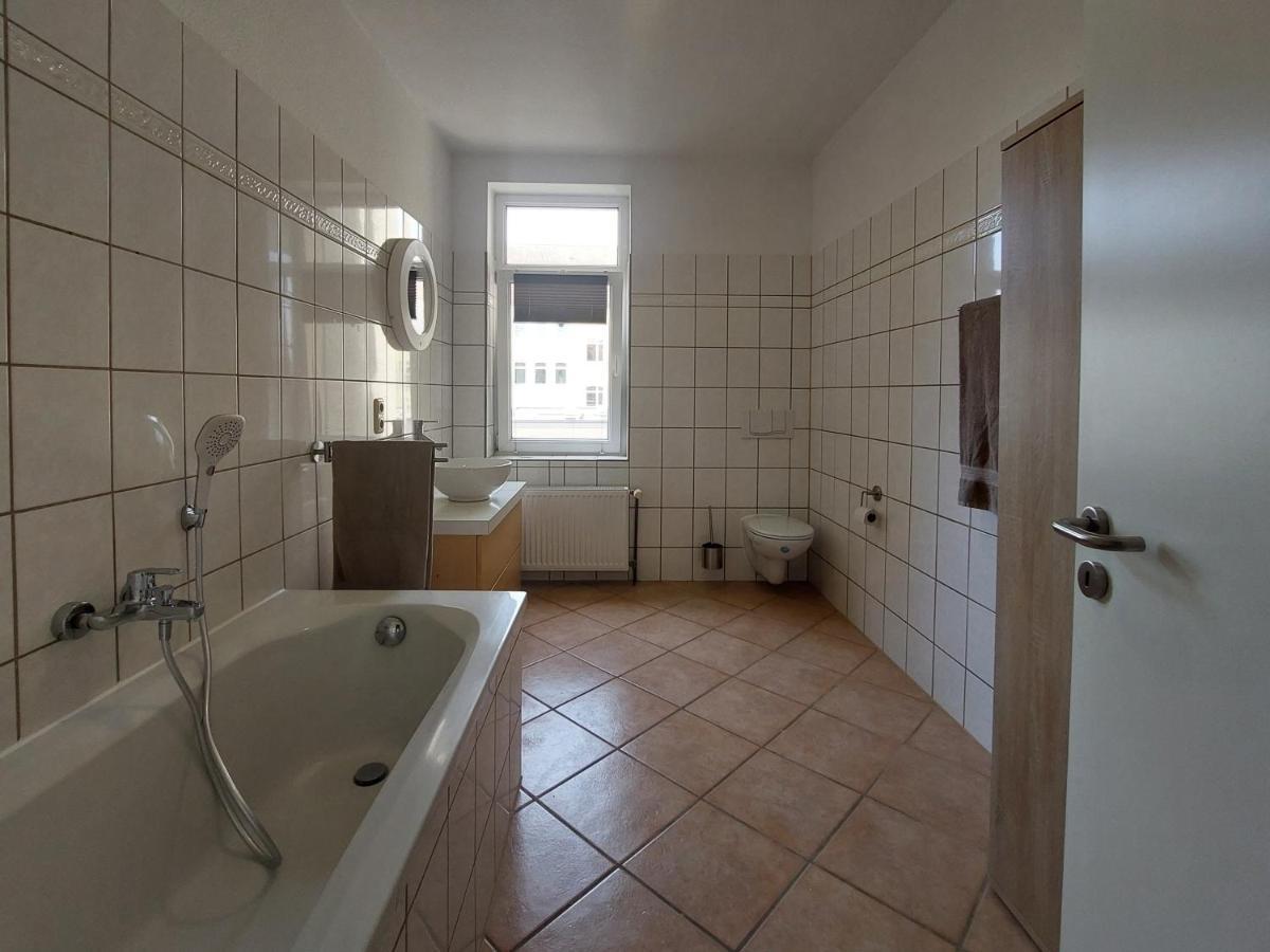 Schoene Zwei-Zimmer-Wohnung "W2" Mit 4 Einzelbetten Und Wlan In Zwenkau Bei Leipzig Im Neuseenland Exterior foto