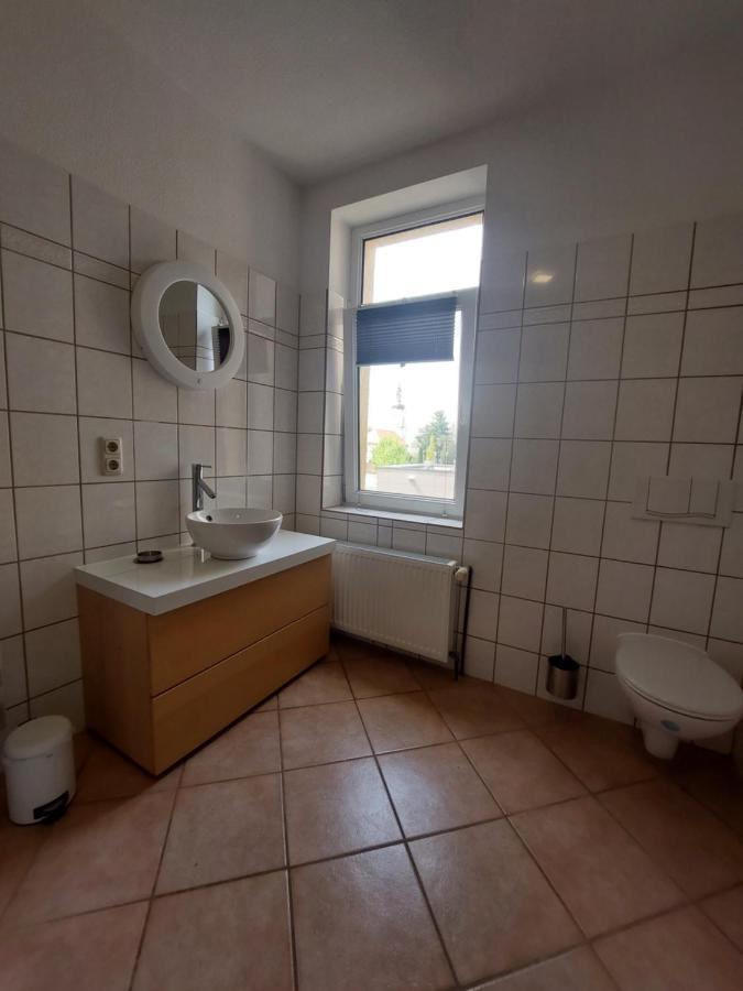 Schoene Zwei-Zimmer-Wohnung "W2" Mit 4 Einzelbetten Und Wlan In Zwenkau Bei Leipzig Im Neuseenland Exterior foto